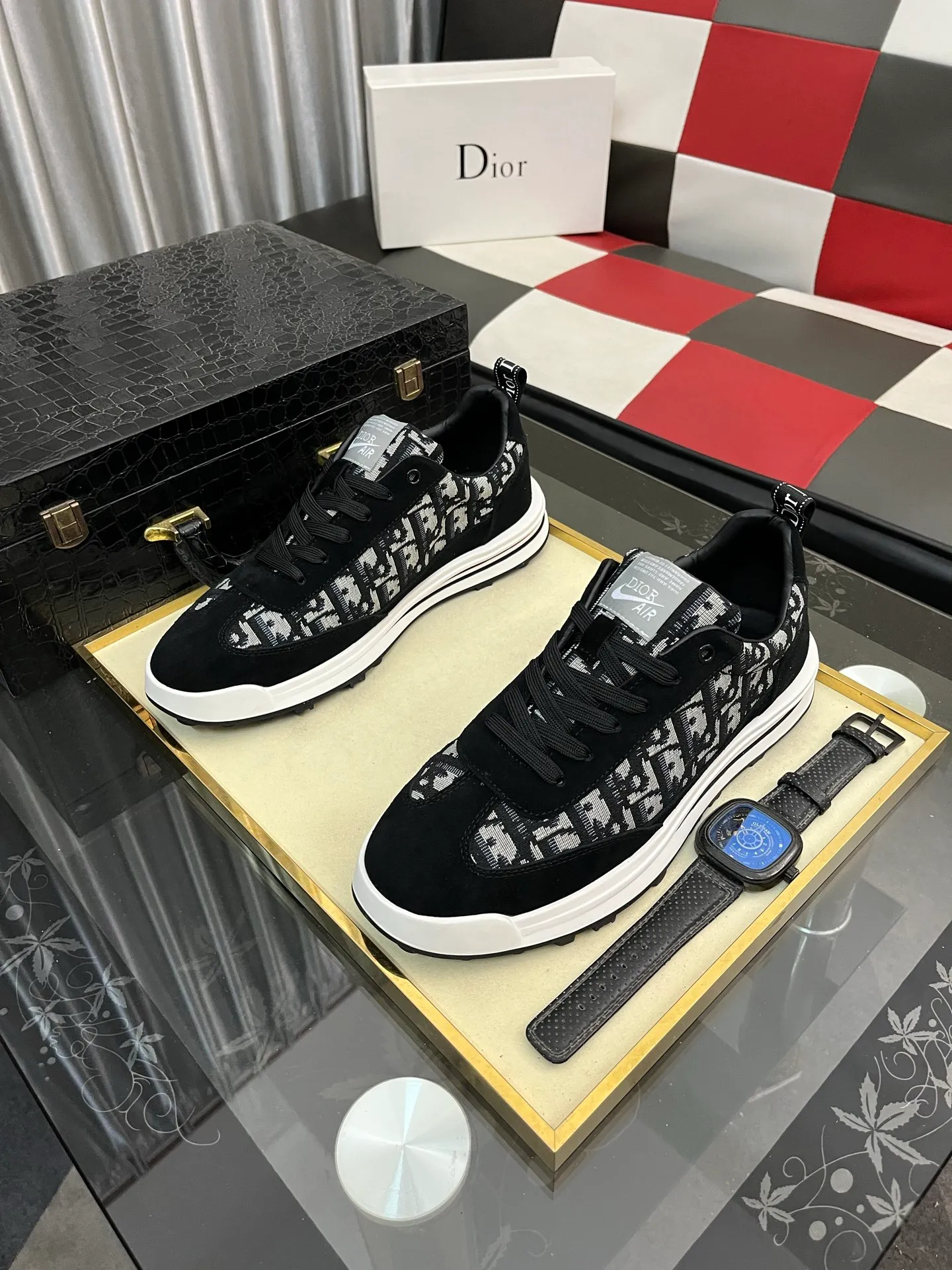 Men's shoes💰420⌚️⌚️[Dior] Dior's new men's genuine leather casual shoes, the highest version on the market, any comparison is welcome🆚! The original leather has excellent texture and is super high-end! Fetal sheep net lining imported from Italy, removable pad! Luxurious materials and fine workmanship, highly recommended! Code number: 38-443️⃣Colors available
